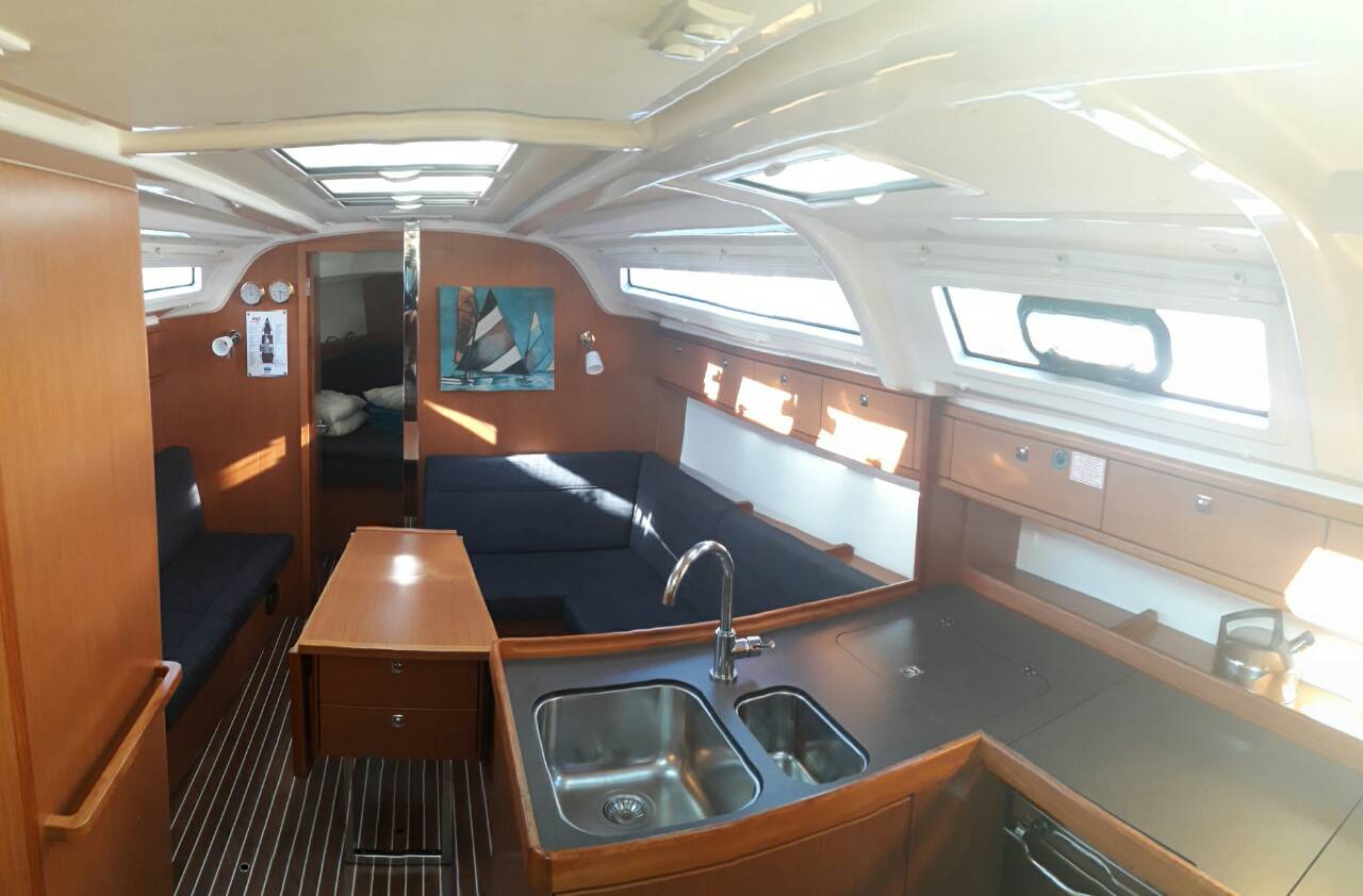 Photo #8 - Bavaria Cruiser 37 - 3 cab. (John K) en Lefkada - 30502