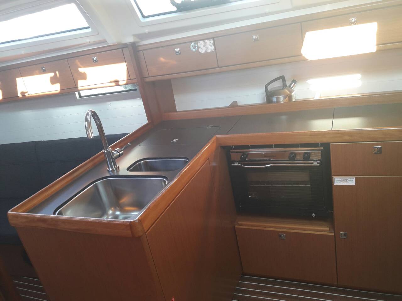 Photo #9 - Bavaria Cruiser 37 - 3 cab. (John K) en Lefkada - 30502