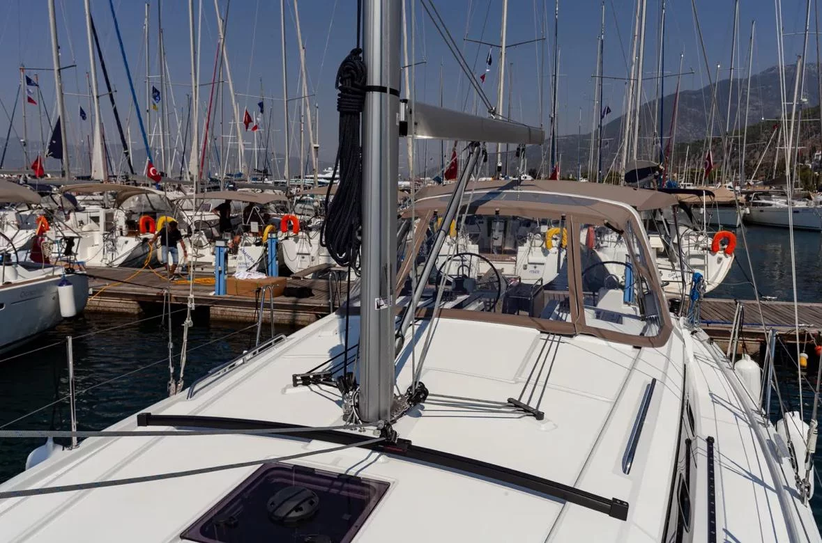 Oceanis 41.1 (Sail Orion)  - 9