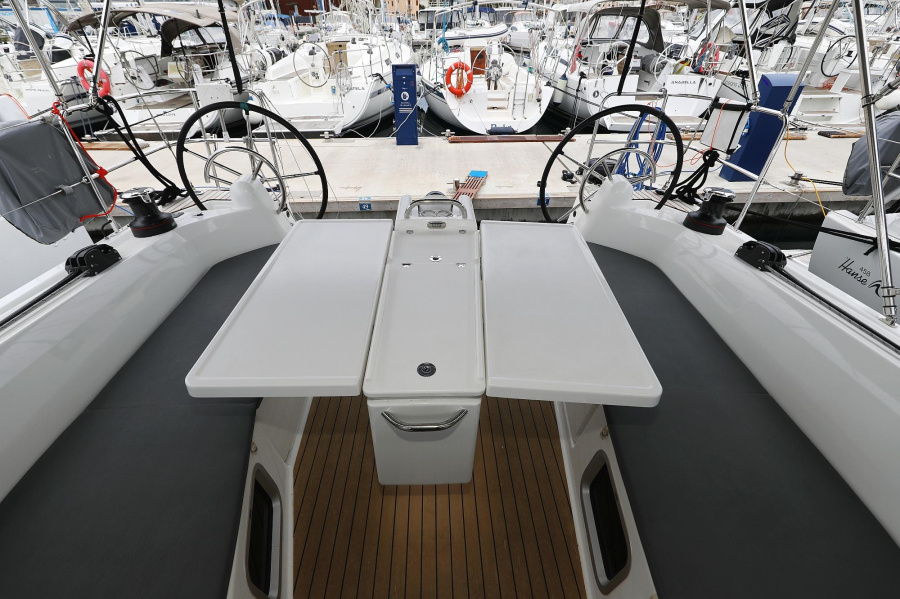 Photo #4 - Sun Odyssey 410 - 3 cab. (Lyra) in Biograd - 30593