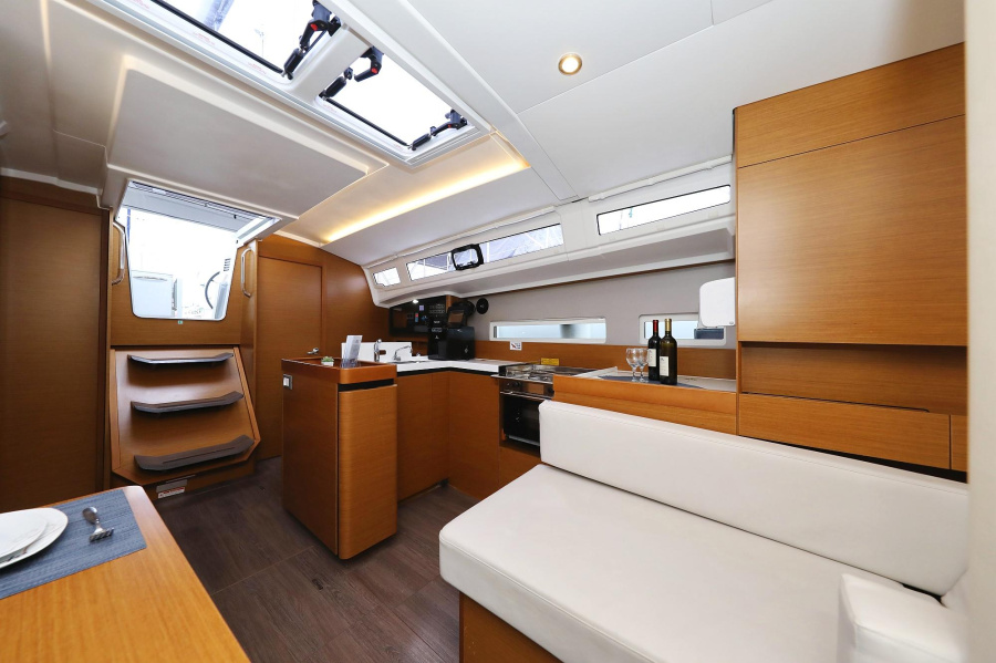 Photo #7 - Sun Odyssey 410 - 3 cab. (Lyra) in Biograd - 30593