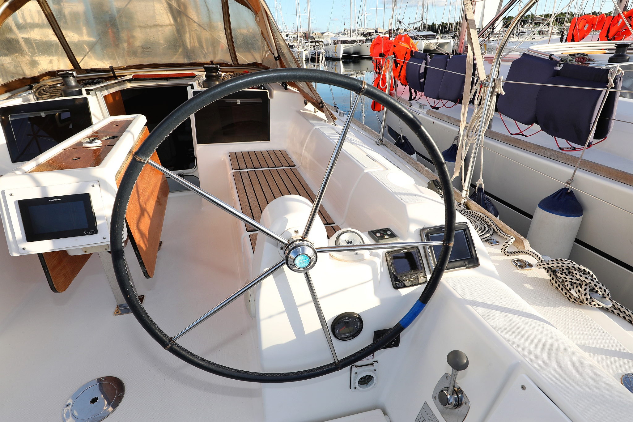 Photo #6 - Dufour 350 GL (Papillon) en Sibenik - 30622