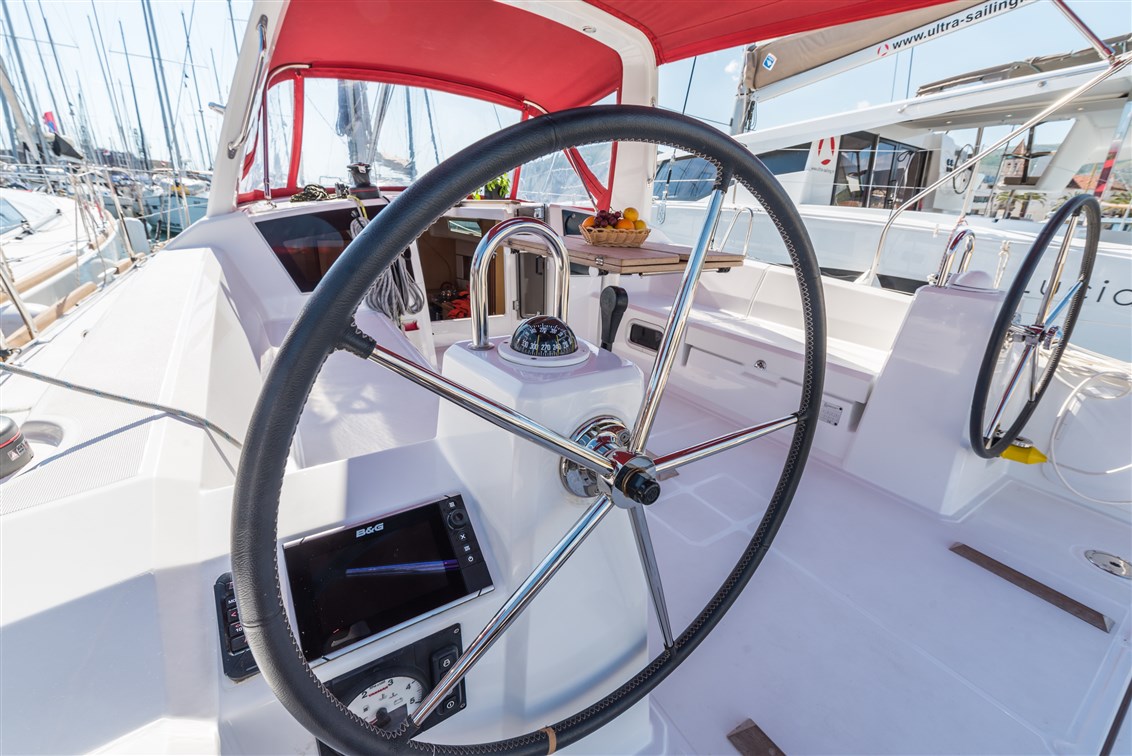 Photo #4 - Oceanis 38 - 3 cab. (Rusalka) in Pomer - 30744