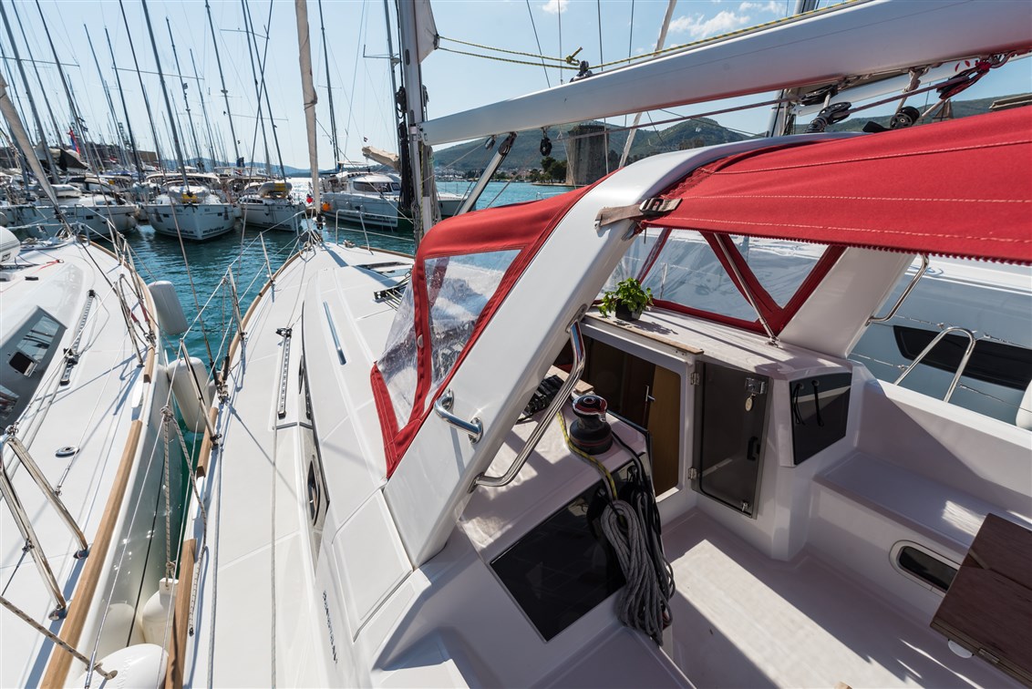 Photo #11 - Oceanis 38 - 3 cab. (Rusalka) in Pomer - 30744
