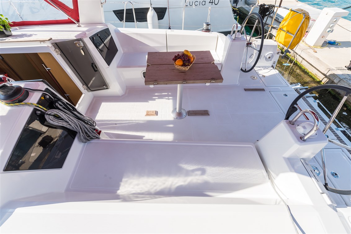 Photo #12 - Oceanis 38 - 3 cab. (Rusalka) in Pomer - 30744