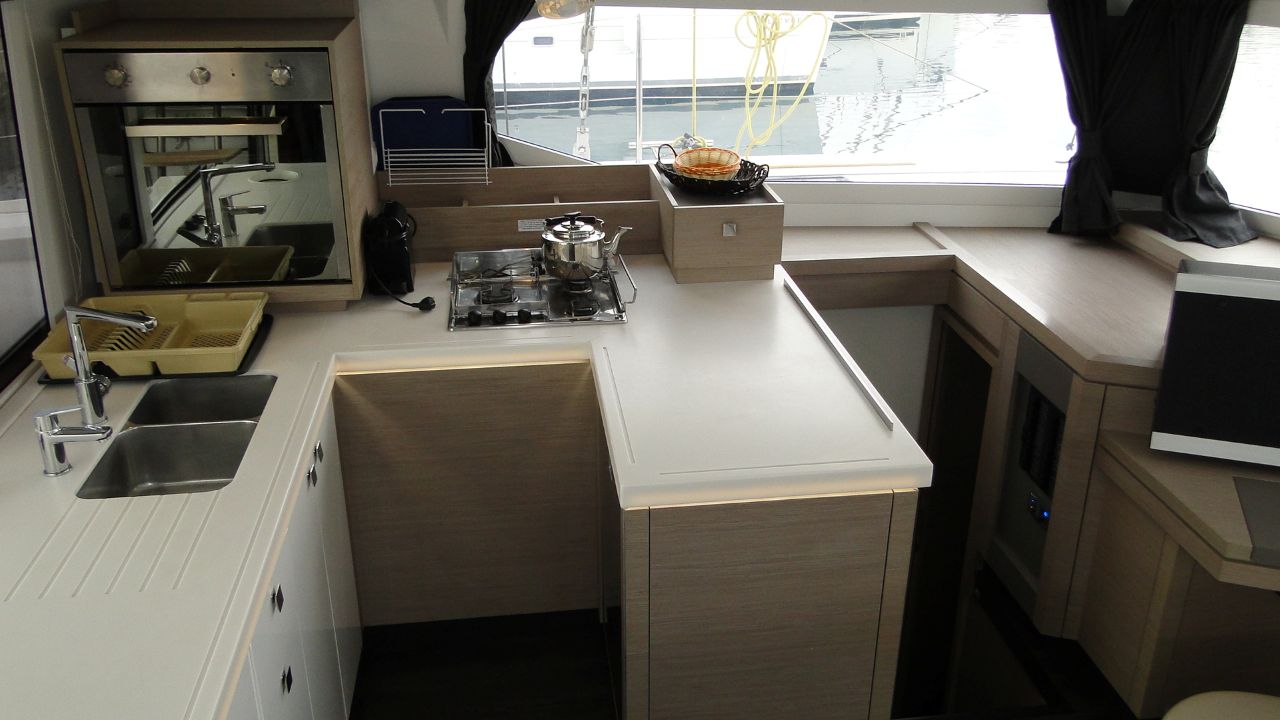 Photo #7 - Fountaine Pajot Astrea 42 - 4 + 2 cab. (MARLIN II) in Atene - 31005