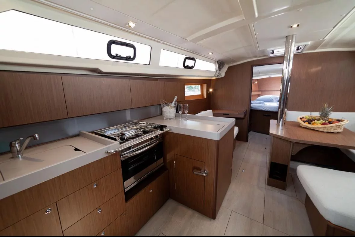 Oceanis 41.1 (Sail Polaris)  - 11