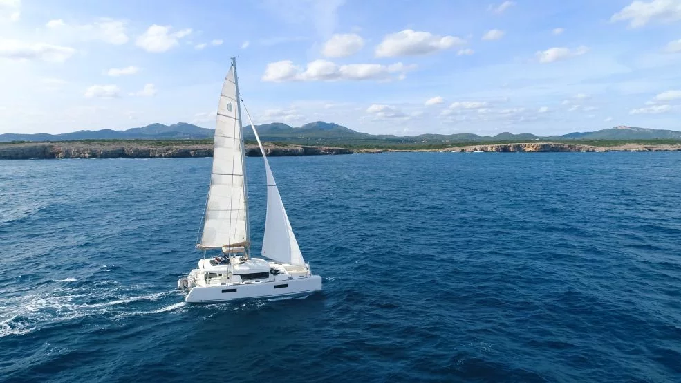 Lagoon 52 - 6 + 2 cab. (RHAPSODY)  - 2