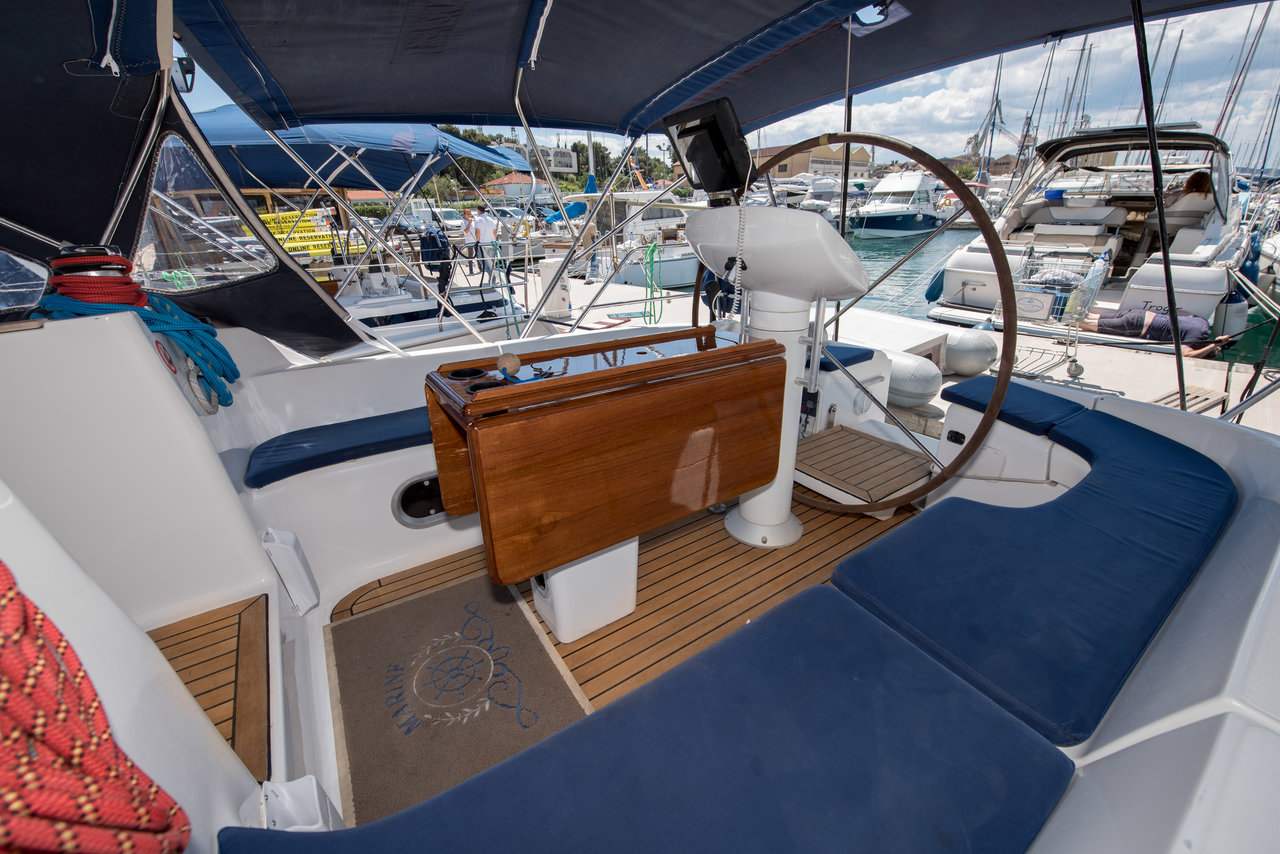 Photo #6 - Sun Odyssey 42.2 Exclusive - 3 cab. (Palmizana) in Trogir - 31062