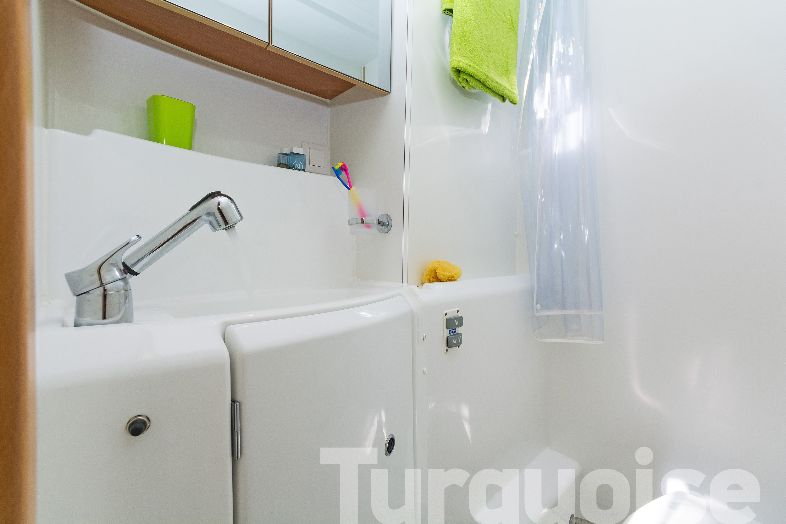 Photo #21 - Lagoon 400 S2 - 4 + 2 cab. (Turquoise) in Lavrion - 31238