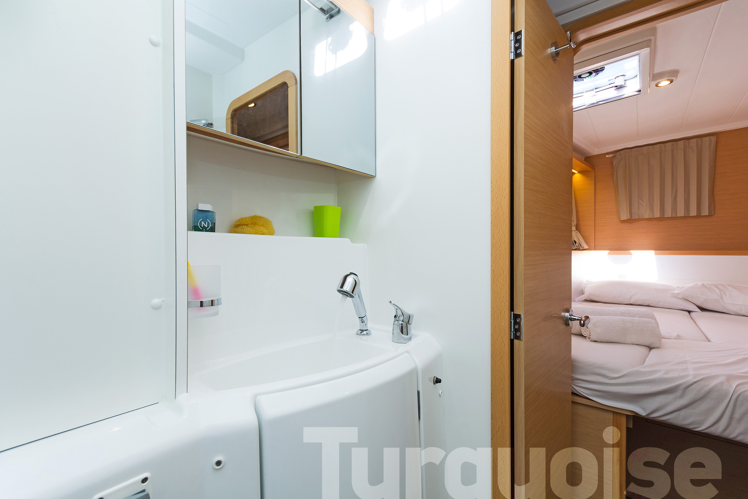 Photo #27 - Lagoon 400 S2 - 4 + 2 cab. (Turquoise) in Lavrion - 31238