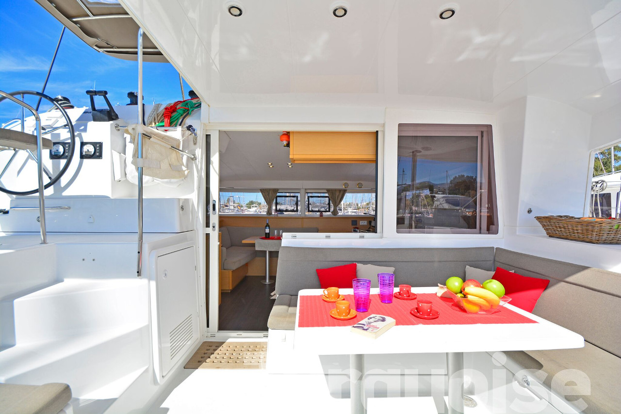 Photo #8 - Lagoon 400 S2 - 4 + 2 cab. (Turquoise) in Lavrion - 31238