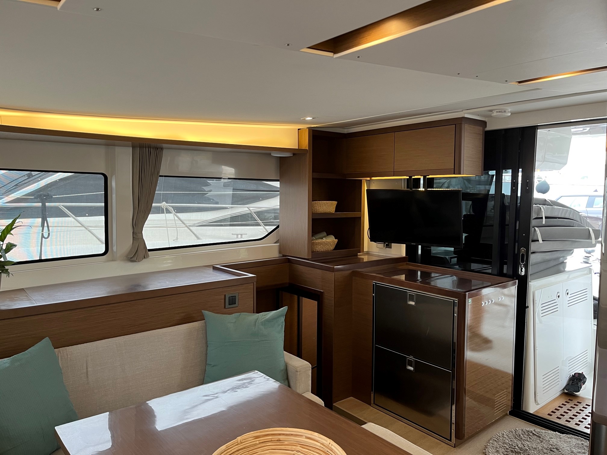Photo #12 - Lagoon 46 - 4 + 2 cab. (White Pearl) in Athen - 31301