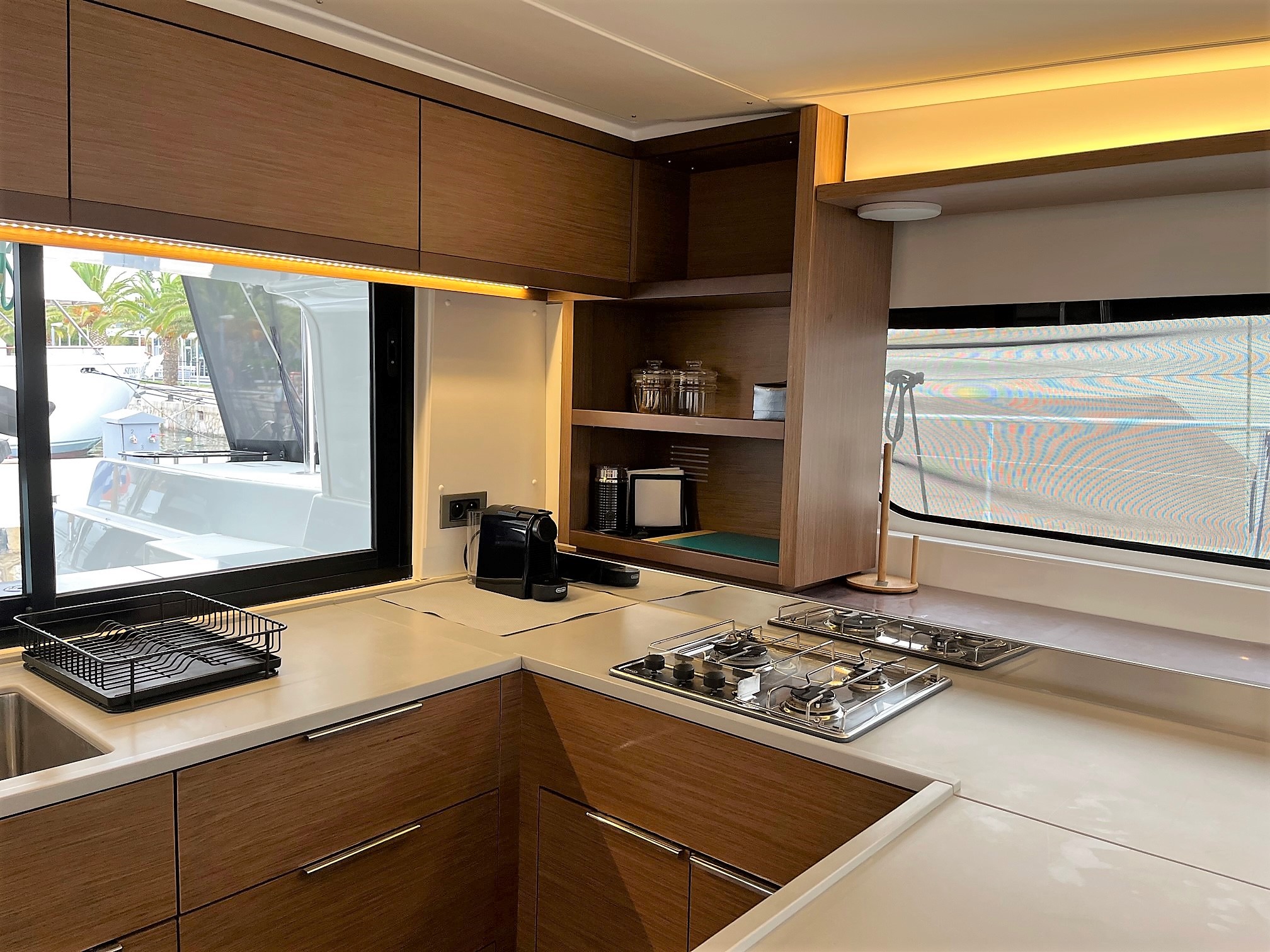 Photo #13 - Lagoon 46 - 4 + 2 cab. (White Pearl) in Athen - 31301