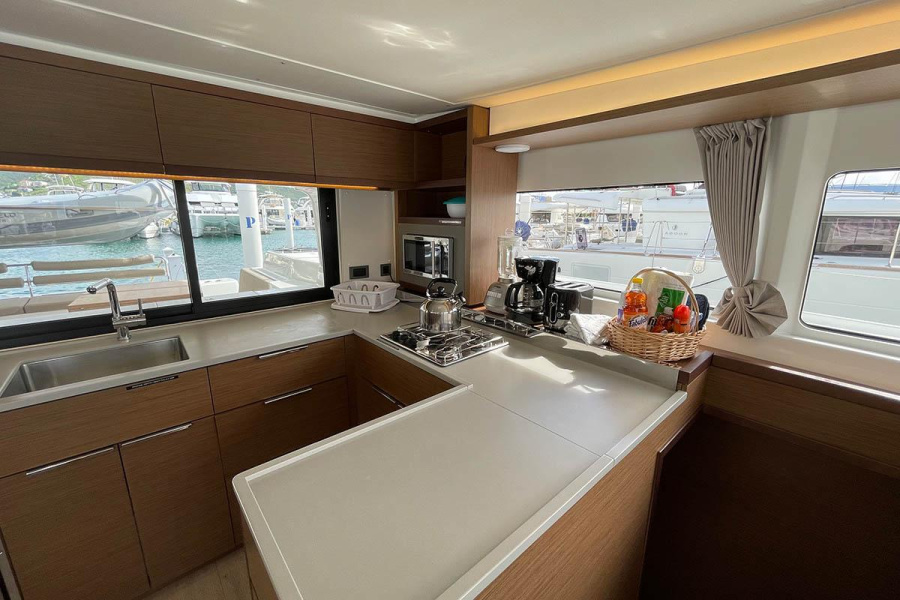 Photo #14 - Lagoon 46 - 4 + 2 cab. (Island Knights) in Nanny Cay - 31399