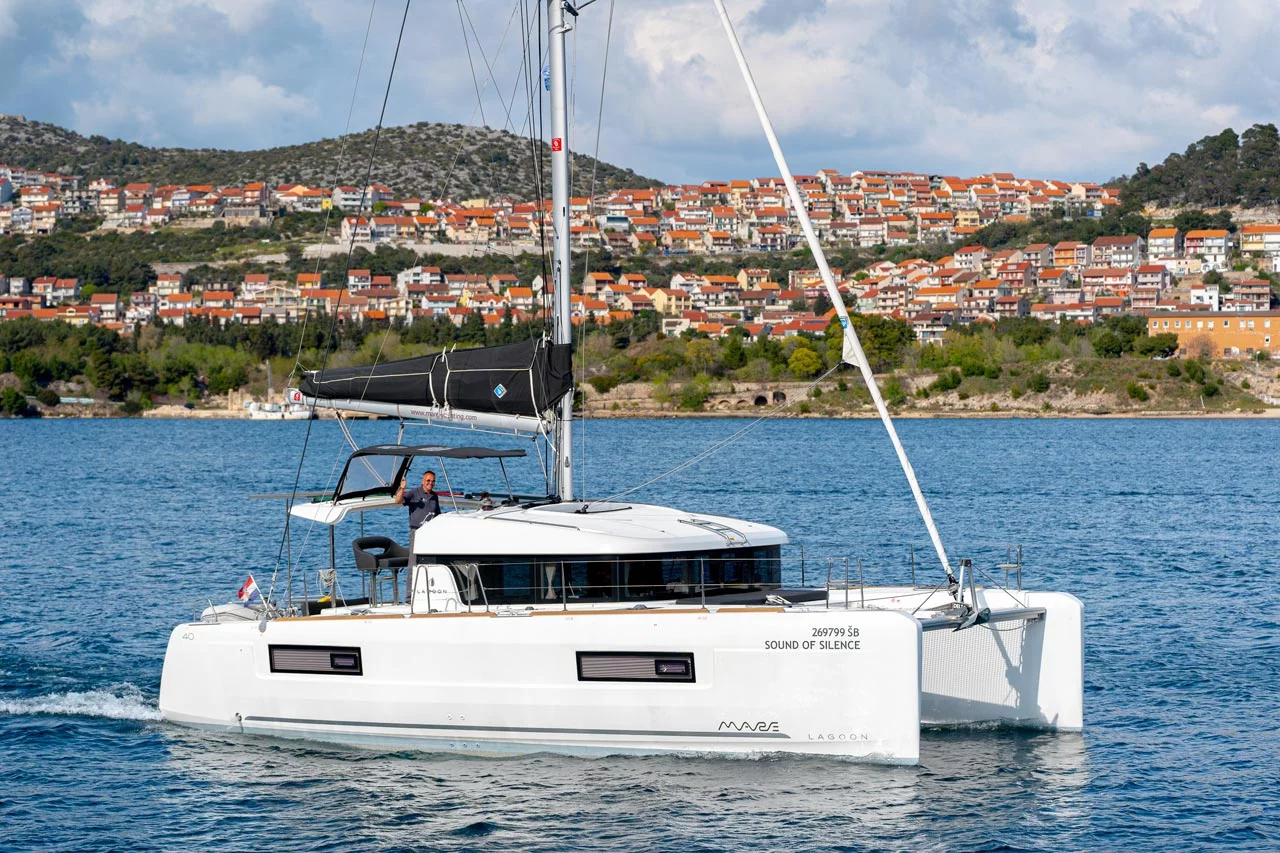Lagoon 40 - 4 + 2 cab (Sound of Silence)  - 4