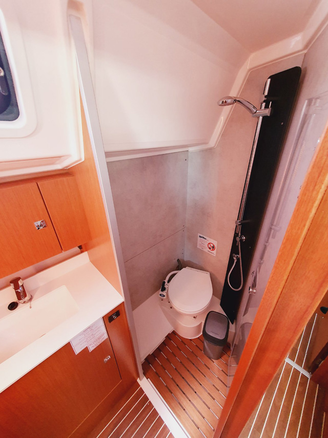 Photo #15 - Bavaria C42 (Lucia) in Pula - 31485