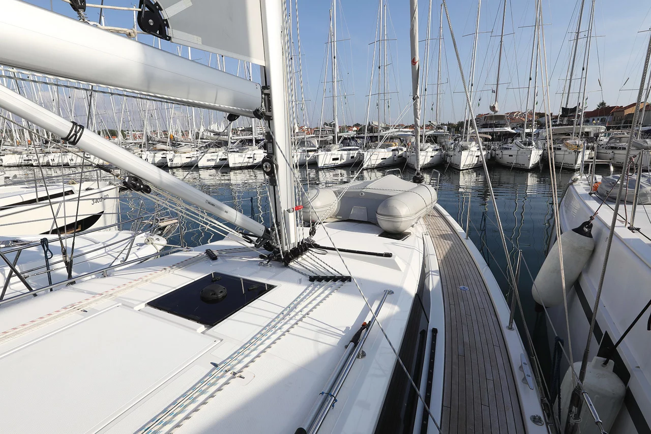 Bavaria C42 Style (Silver Seagull)  - 2