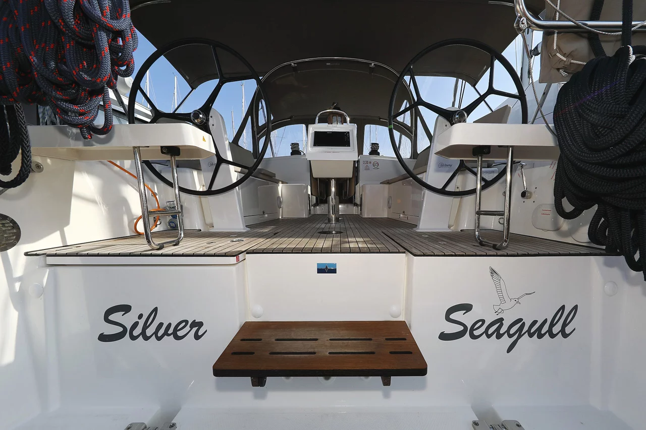 Bavaria C42 Style (Silver Seagull)  - 4