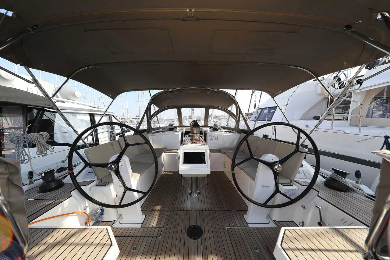 Bavaria C42 Style (Silver Seagull)  - 5