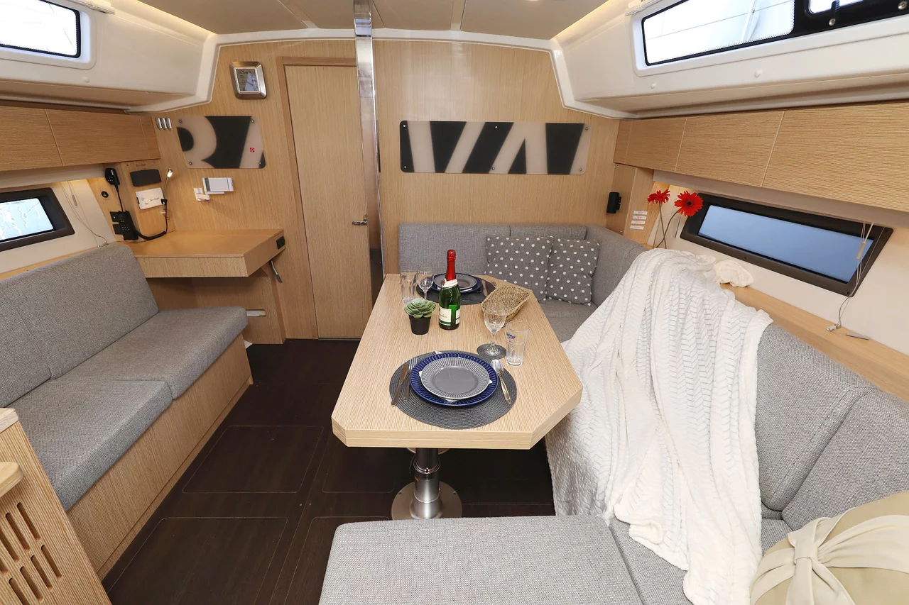 Bavaria C42 Style (Silver Seagull)  - 11