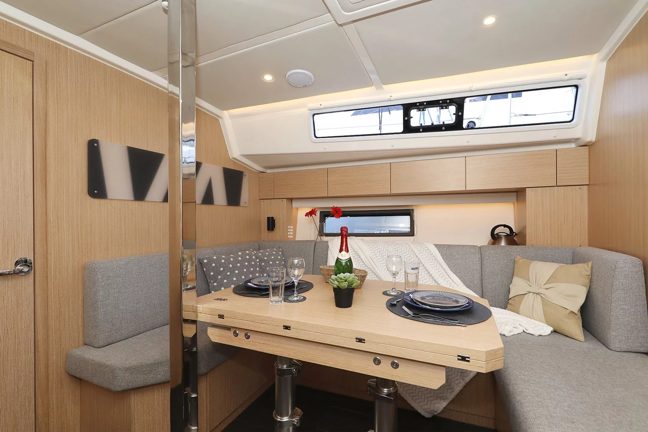 Bavaria C42 Style (Silver Seagull)  - 12