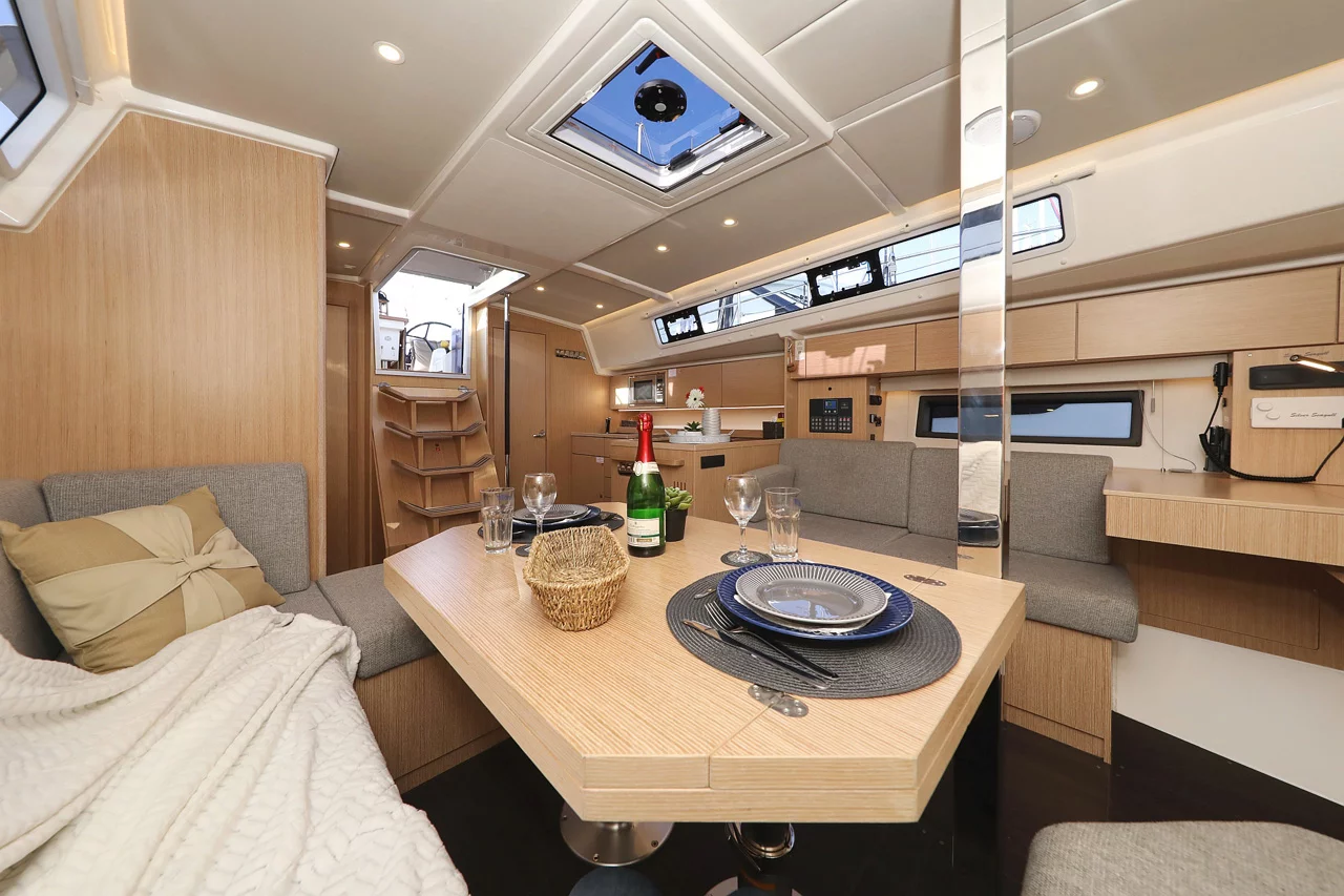 Bavaria C42 Style (Silver Seagull)  - 17