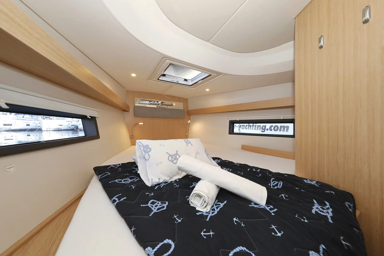 Bavaria C42 Style (Silver Seagull)  - 19