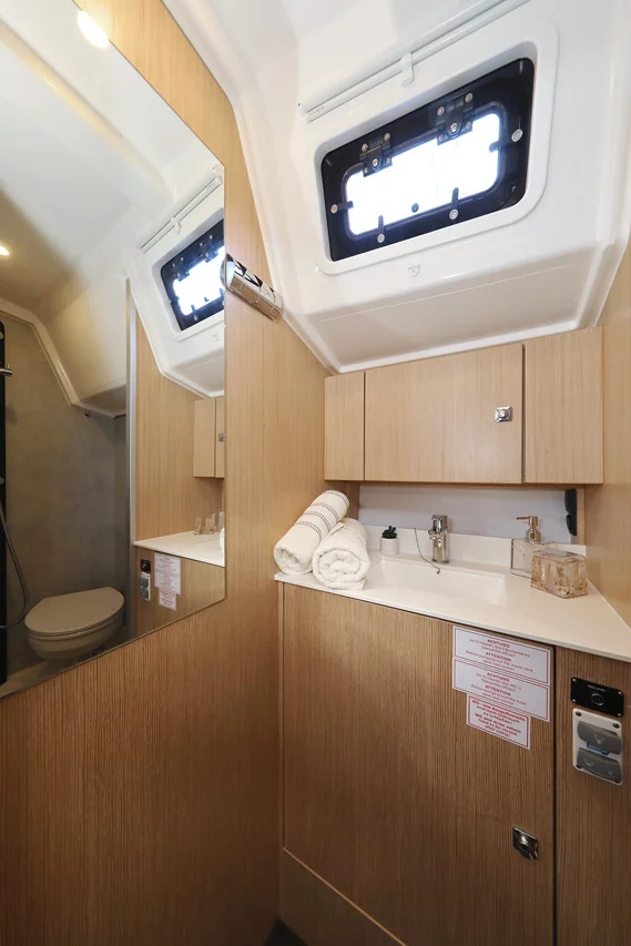 Bavaria C42 Style (Silver Seagull)  - 26