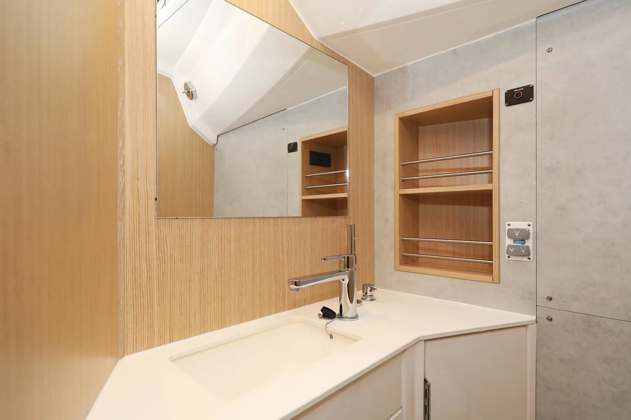 Bavaria C42 Style (Silver Seagull)  - 29