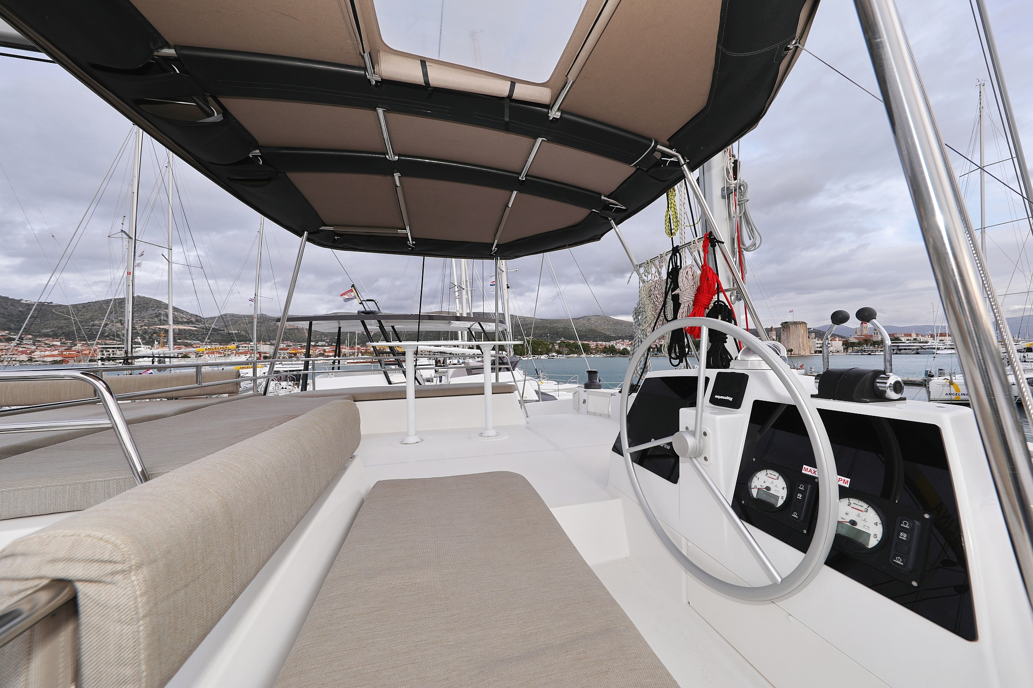 Photo #8 - Bali 4.8 - 6 + 2 cab. (Titan) in Trogir - 31653