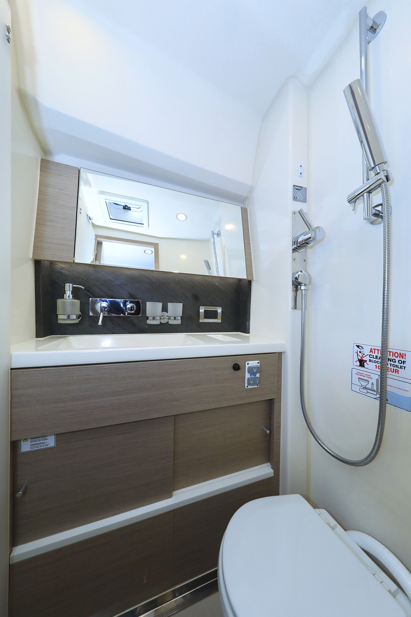 Photo #11 - Hanse 508 - 5 + 1 cab. (Licence to Chill) in Kastela - 31869