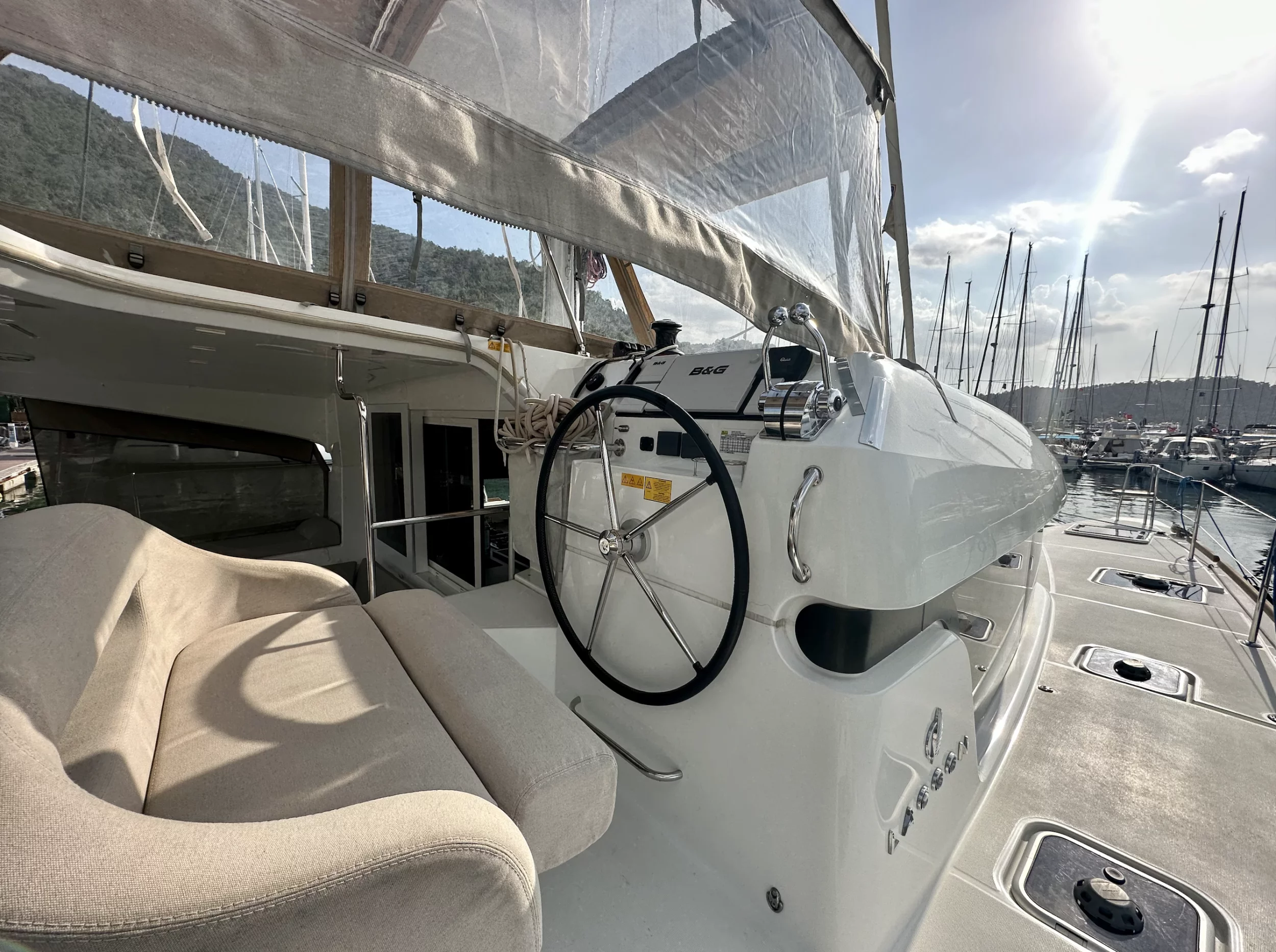Lagoon 40 - 4 + 2 cab (Sail Castor)  - 4