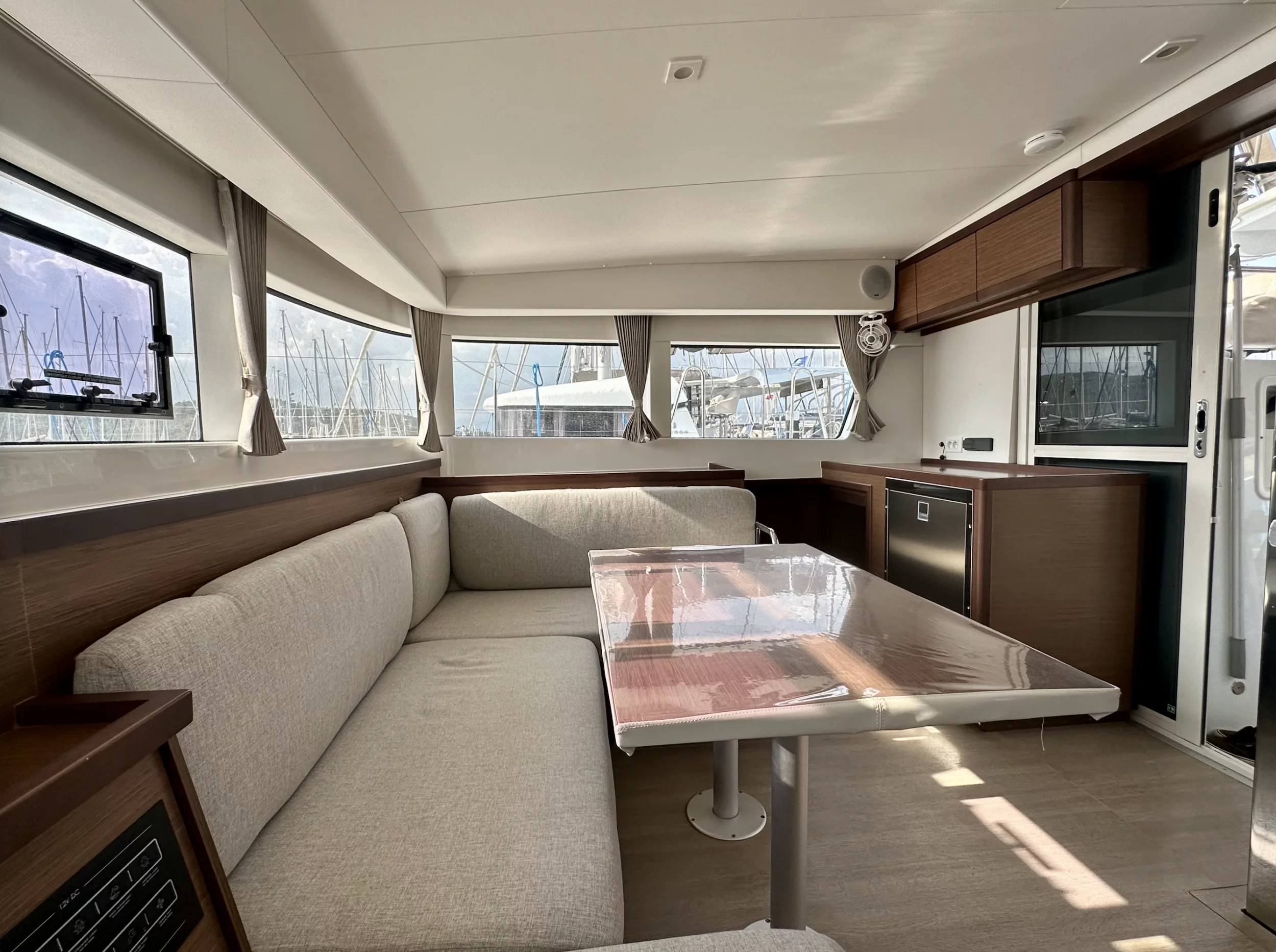 Lagoon 40 - 4 + 2 cab (Sail Castor)  - 10