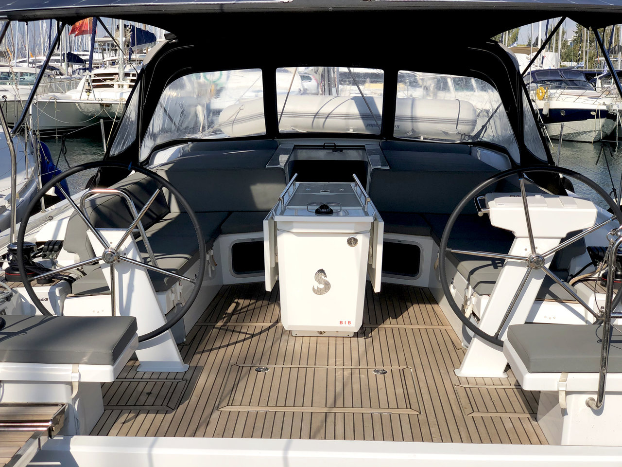 Photo #6 - Oceanis 51.1 - 5 + 1 cab. (Salt Water) in Athens - 31934