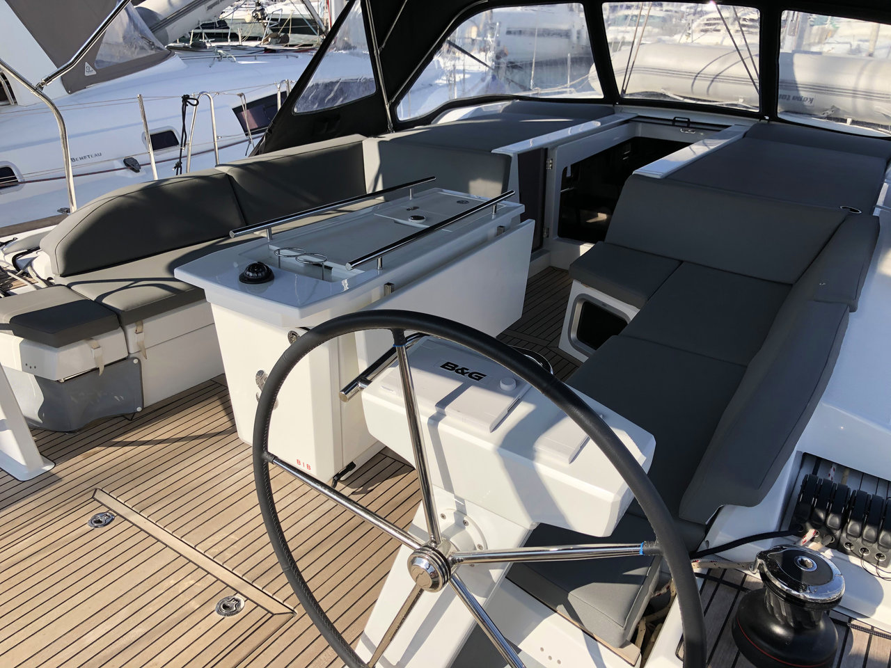 Photo #7 - Oceanis 51.1 - 5 + 1 cab. (Salt Water) in Athens - 31934