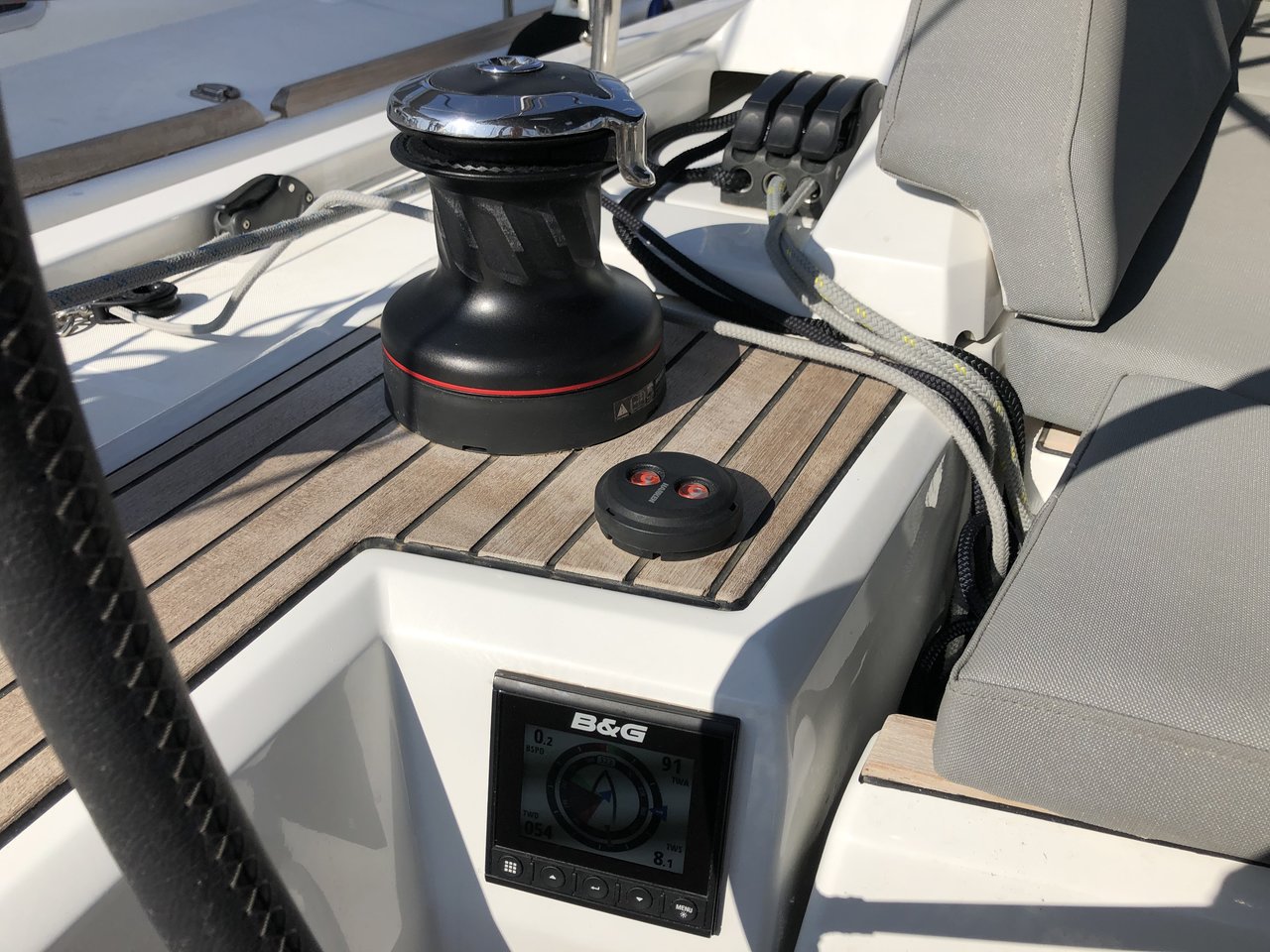 Photo #8 - Oceanis 51.1 - 5 + 1 cab. (Salt Water) in Athens - 31934