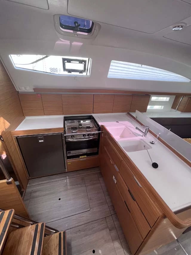 Elan Impression 45 (Knotty Buoy)  - 7