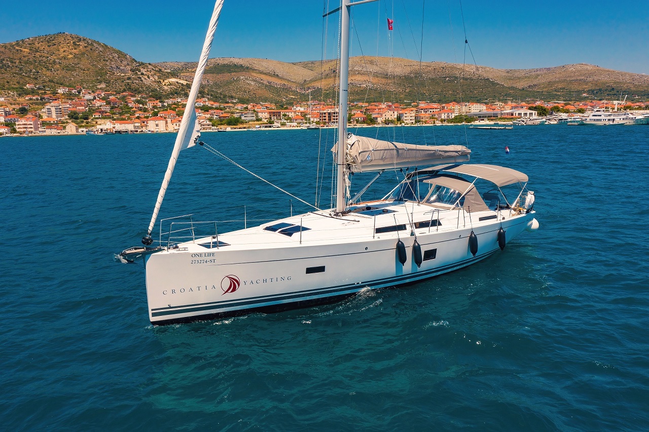 Photo #4 - Hanse 458 - 3 cab. (One Life) in Trogir - 32097