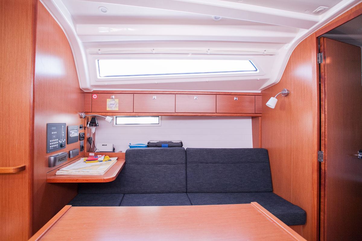 Photo #6 - Bavaria Cruiser 37 - 3 cab. (Nancy) in Dubrovnik - 32147