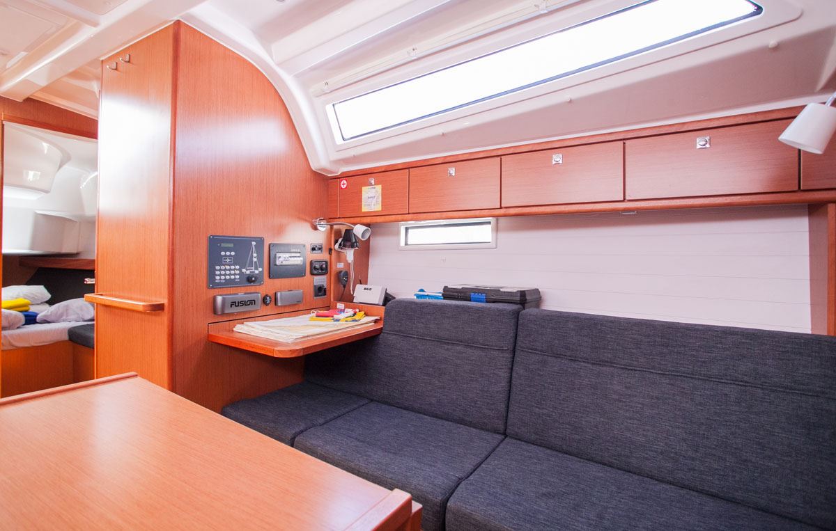Photo #7 - Bavaria Cruiser 37 - 3 cab. (Nancy) in Dubrovnik - 32147