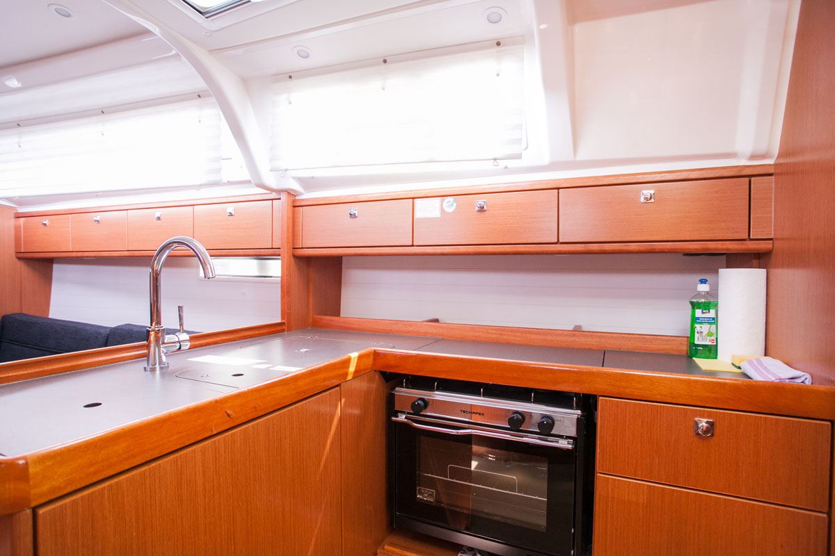 Photo #10 - Bavaria Cruiser 37 - 3 cab. (Nancy) in Dubrovnik - 32147