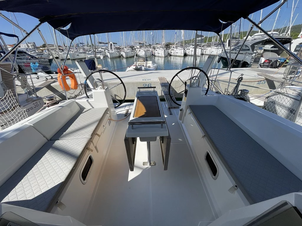 Oceanis 38 - 3 cab. (Fede)  - 3