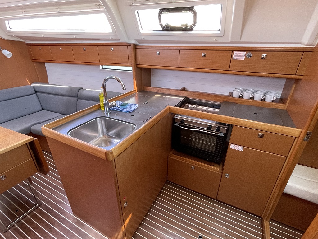 Photo #11 - Bavaria Cruiser 37 - 3 cab. (Julia) in Sukosan - 32221