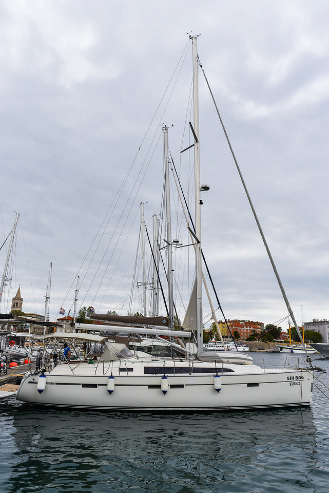 Photo #4 - Bavaria Cruiser 46 - 4 cab. (Six Bag) en Zadar - 32275