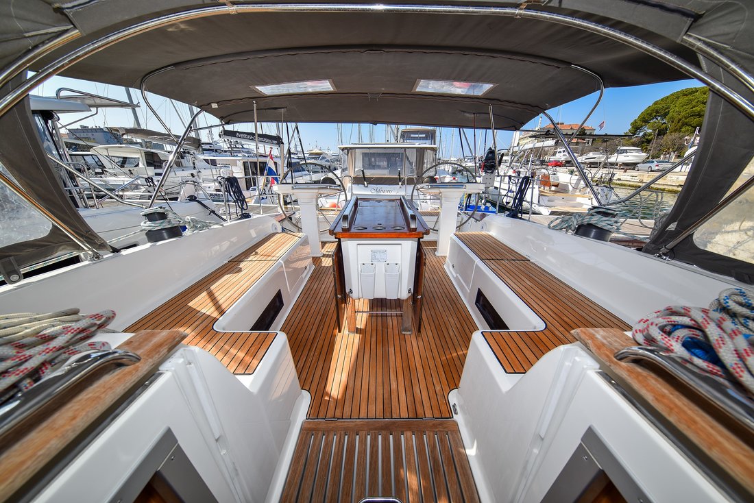 Photo #9 - Bavaria Cruiser 56 - 5 + 1 cab. (Fat Boy) in Zara - 32276