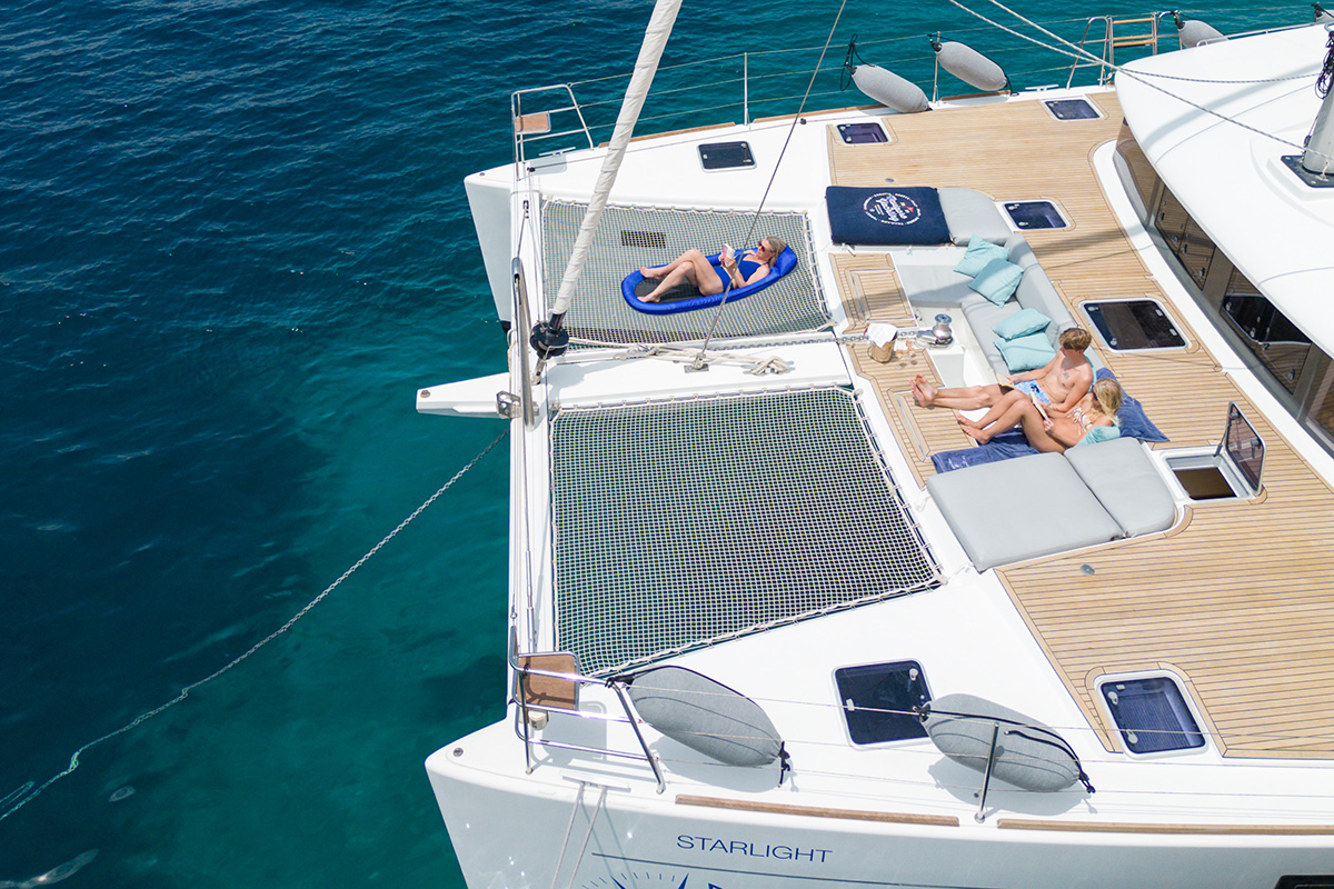 Photo #10 - Lagoon 560 S2 - 5 + 1 cab. (Starlight (Crewed)) en Elliniko - 32437