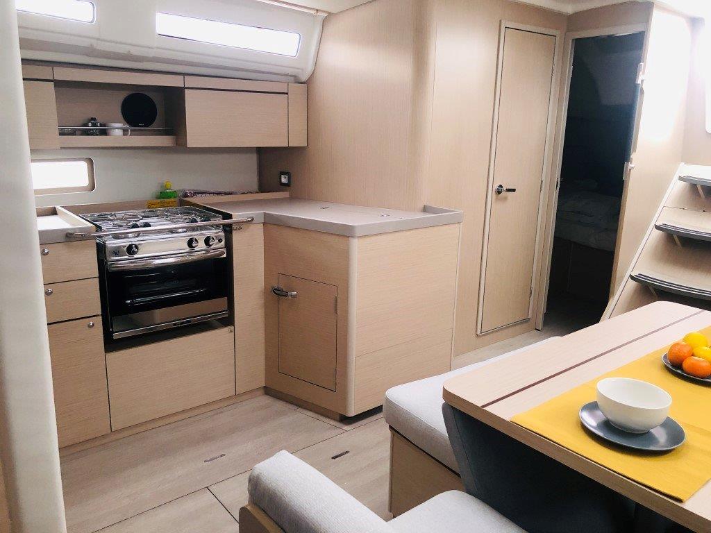 Photo #9 - Oceanis 40.1 - 3 cab. (Azorian) in Split - 32445
