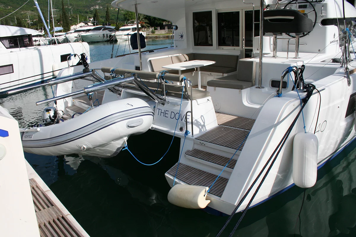 Lagoon 40 - 3 + 2 cab (The Dove)  - 2