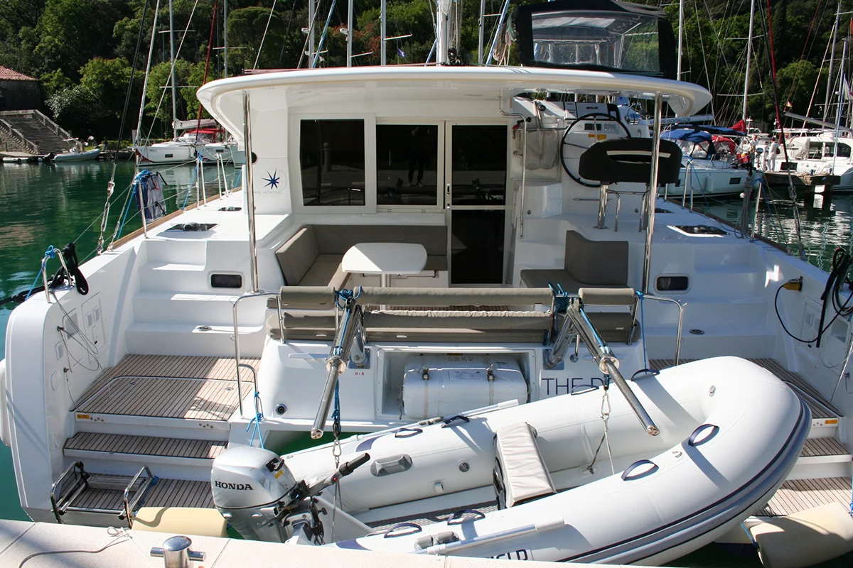 Lagoon 40 - 3 + 2 cab (The Dove)  - 15